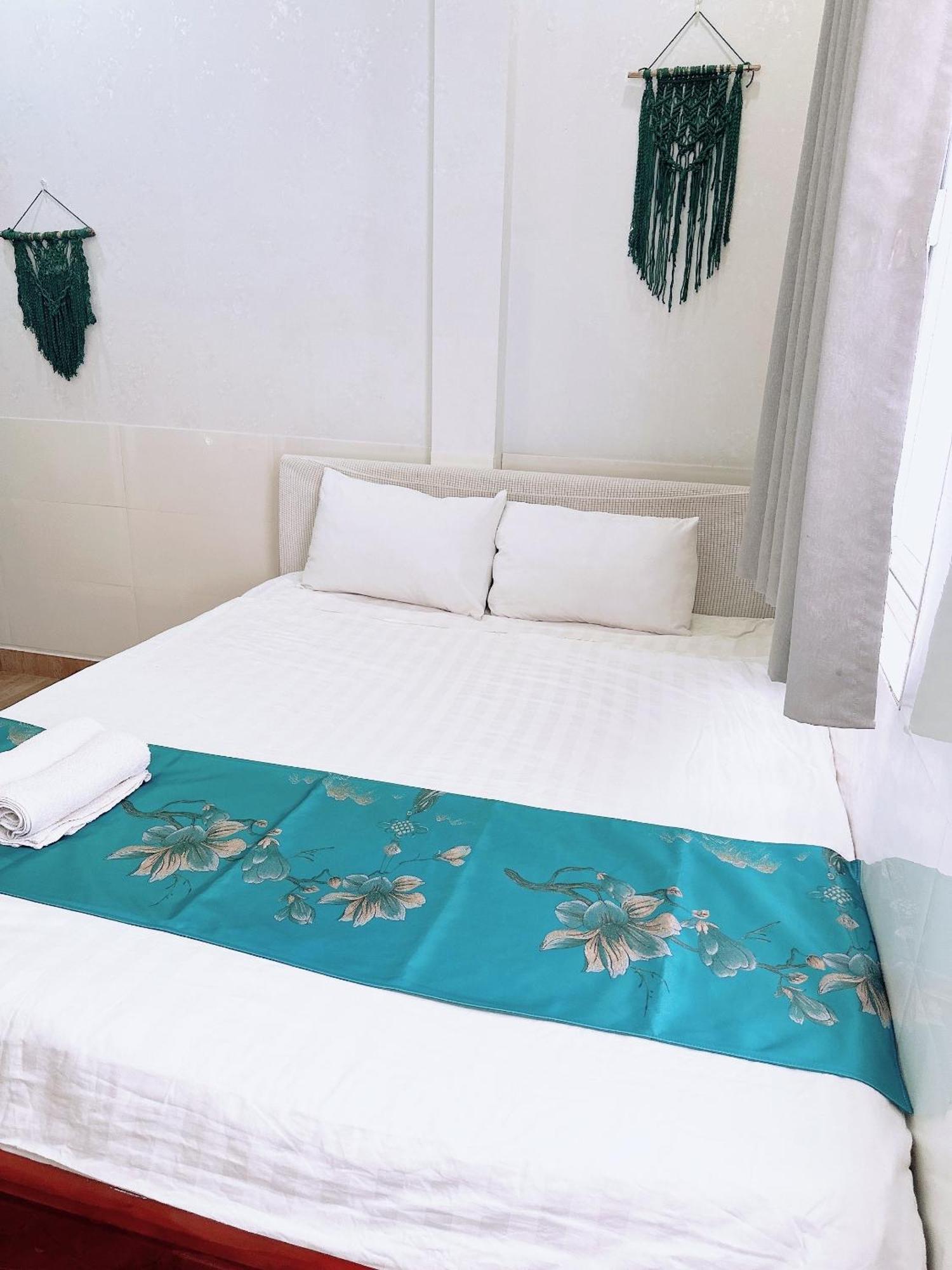 Trí đức Khách sạn *